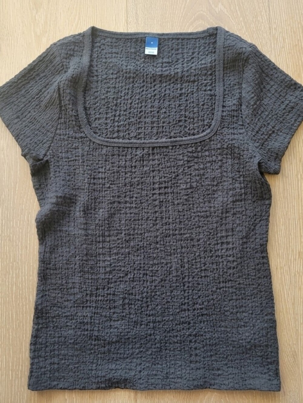 NWOT Gray Crinkle Smocked Puckered Searsucker Textured Short Sleeve Top